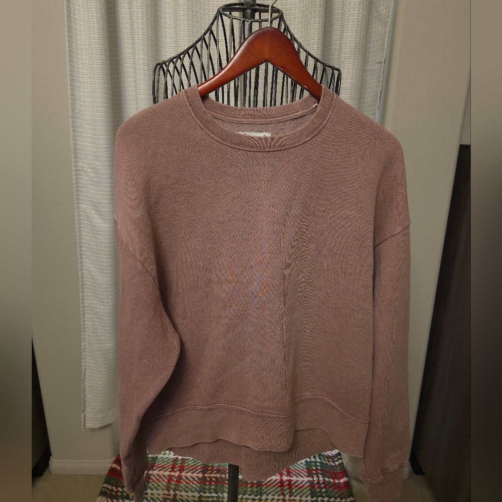 Hollister Women's Dusty Rose Crew Neck Sweater